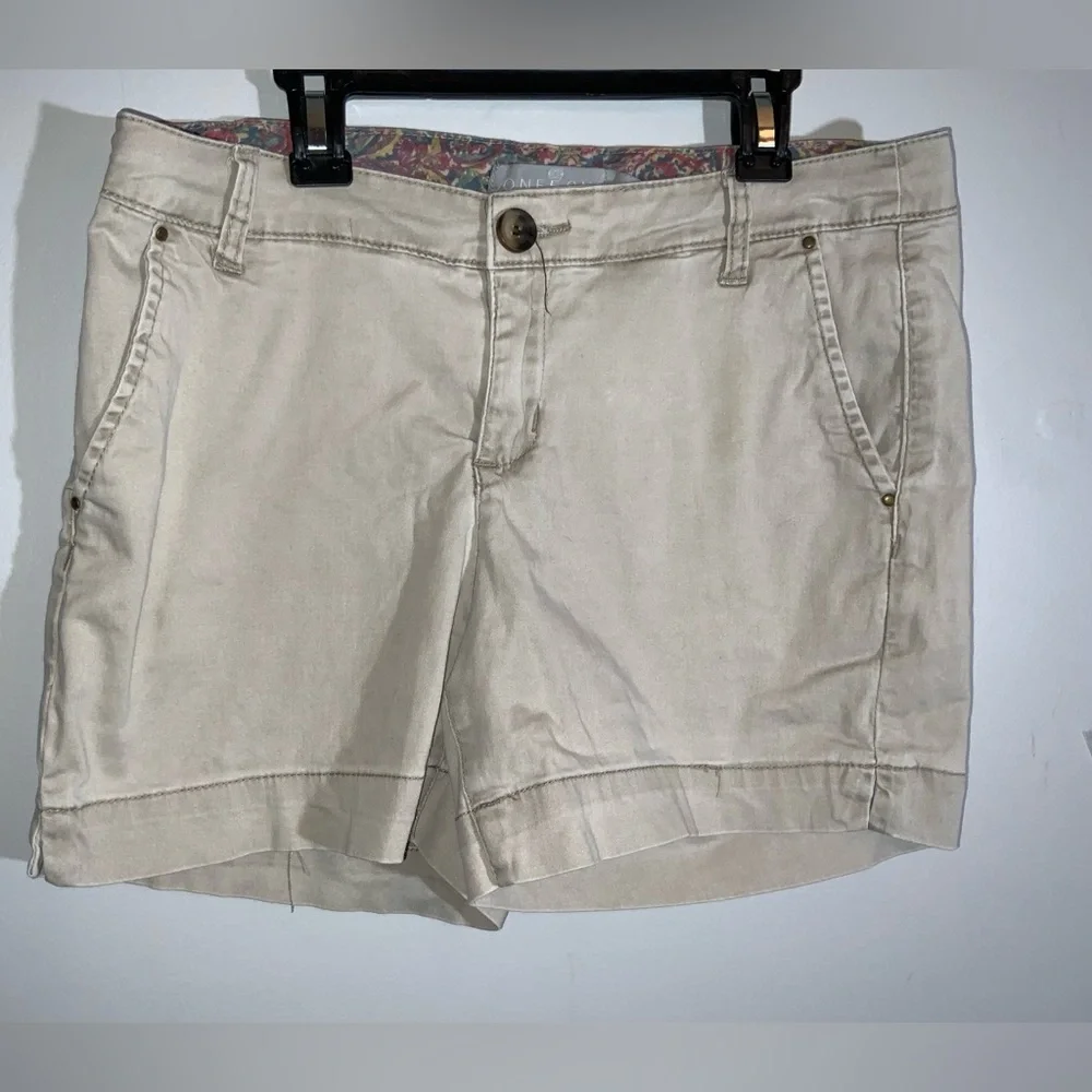 Preloved One 5 One Y2K Khaki Shorts Sz 6 - Picture 3 of 3